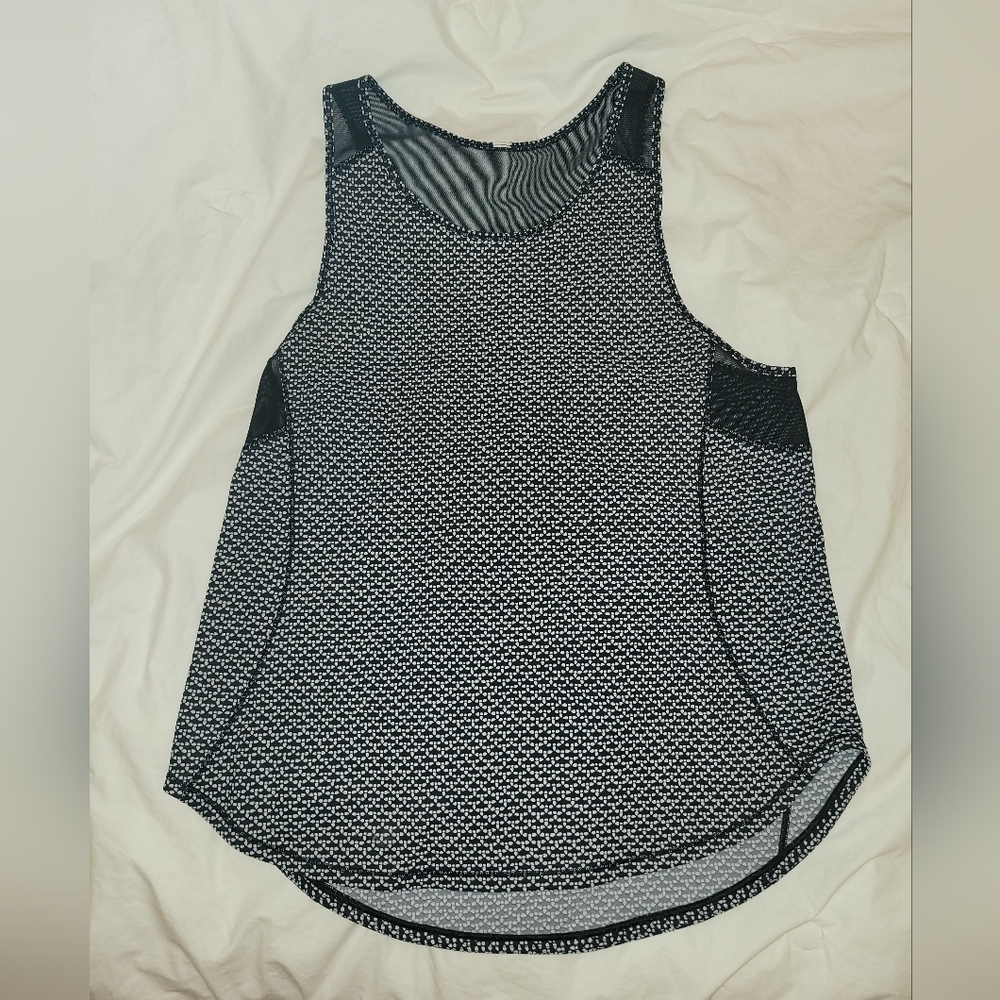 Lululemon sculpt tank in black and white size 10